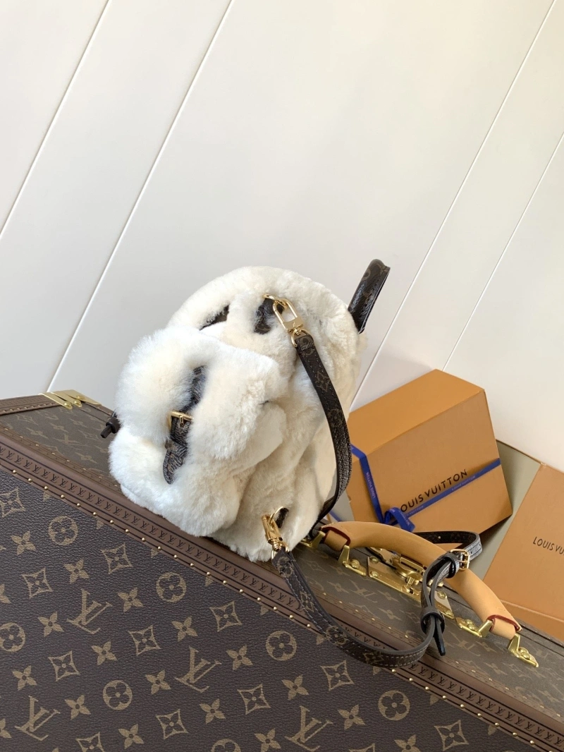 LV Backpacks 4194B-0272