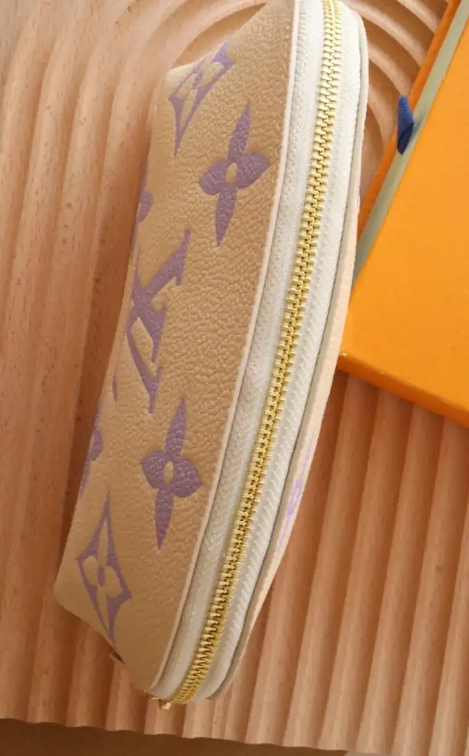 LV Clutch Bags 4206A-0095