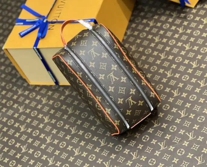 LV Cosmetic Bags 4206A-0370