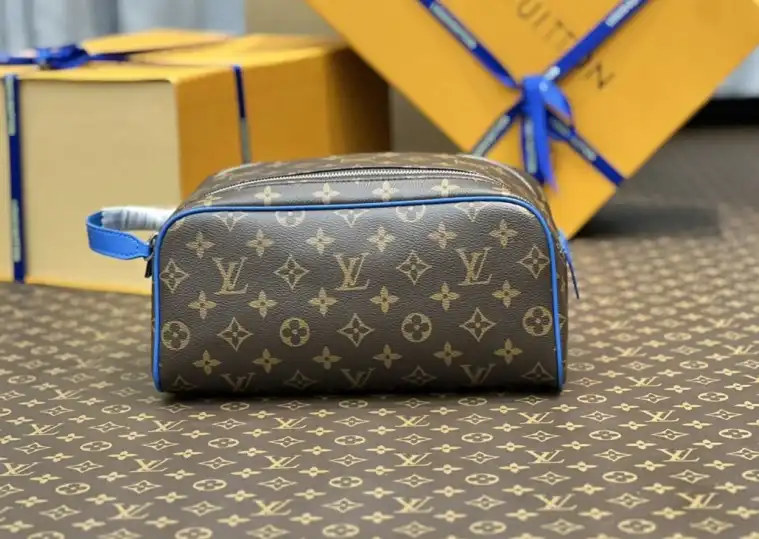 LV Cosmetic Bags 4206A-0371