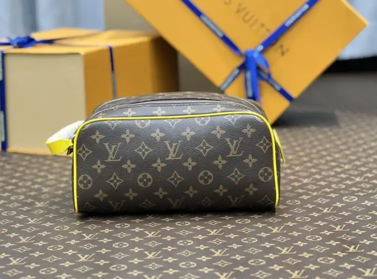 LV Cosmetic Bags 4206A-0372