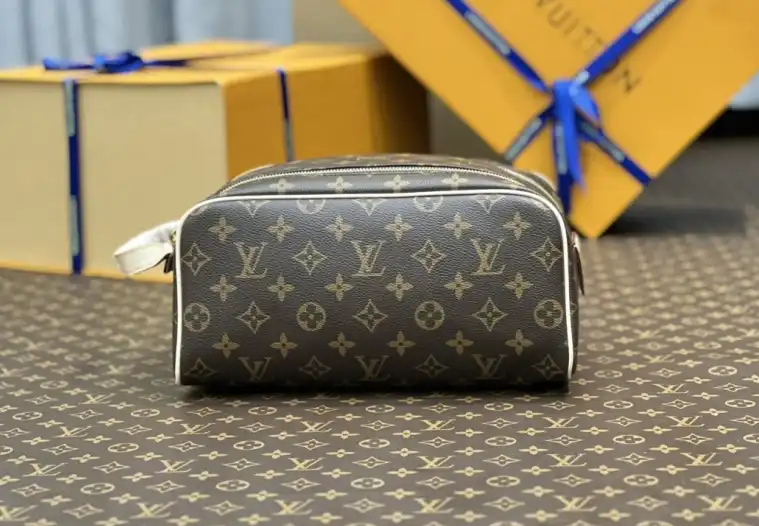 LV Cosmetic Bags 4206A-0373