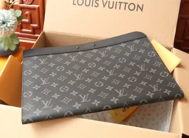 LV Clutch Bags 4206A-0855