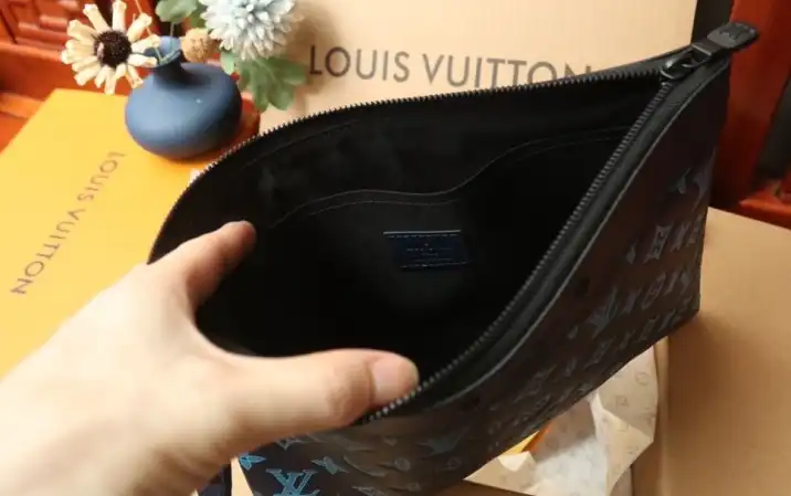 LV Clutch Bags 4206A-0869