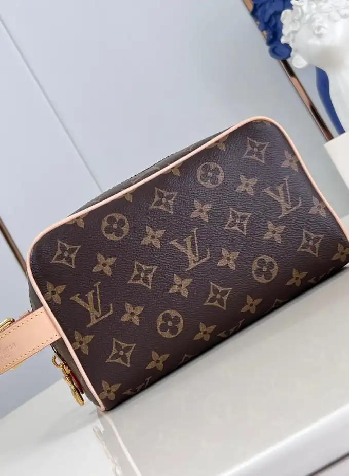 LV Cosmetic Bags 4206A-1249