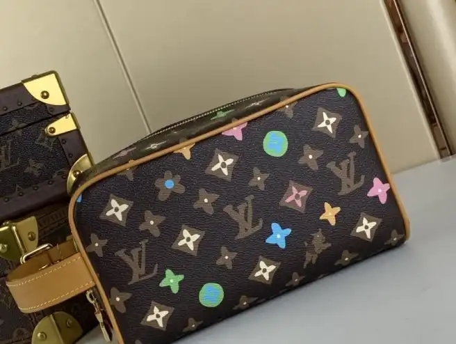 LV Cosmetic Bags 4206A-2677