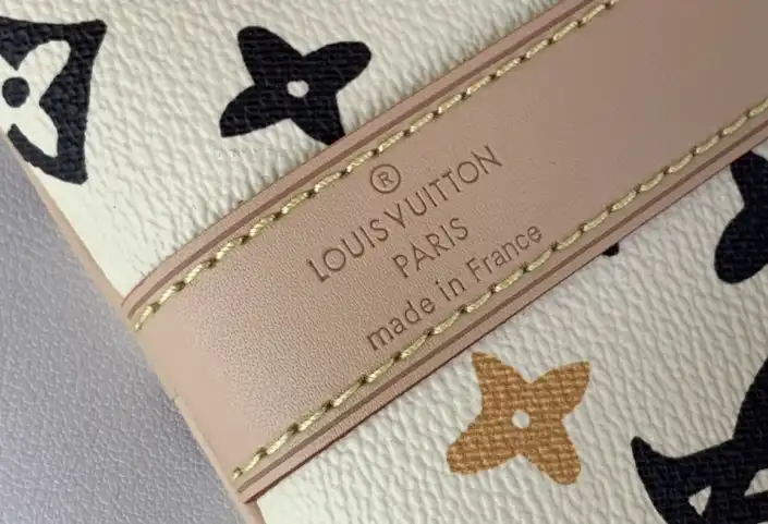 LV Travel Bags 4206A-2682