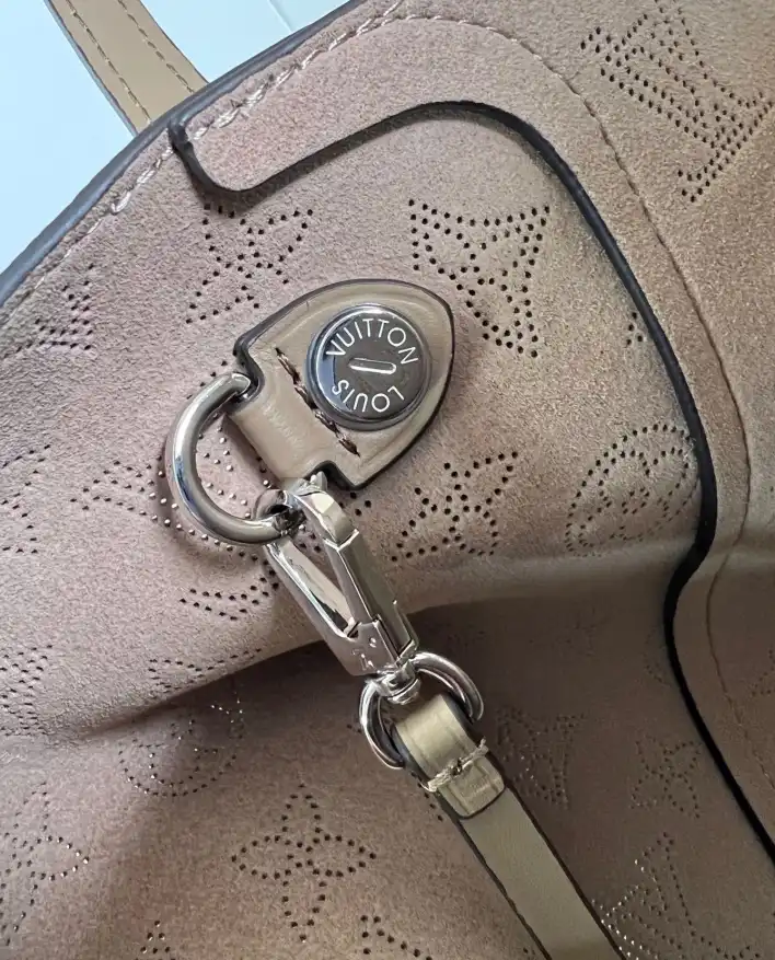 LV Shopping Bags 4206A-2722