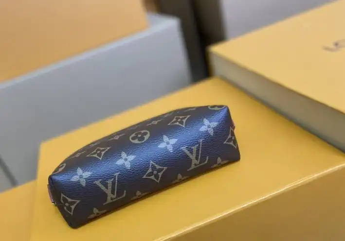 LV Clutch Bags 4206A-5165