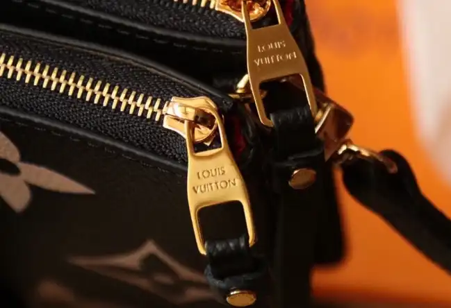 LV Clutch Bags 4206A-6275