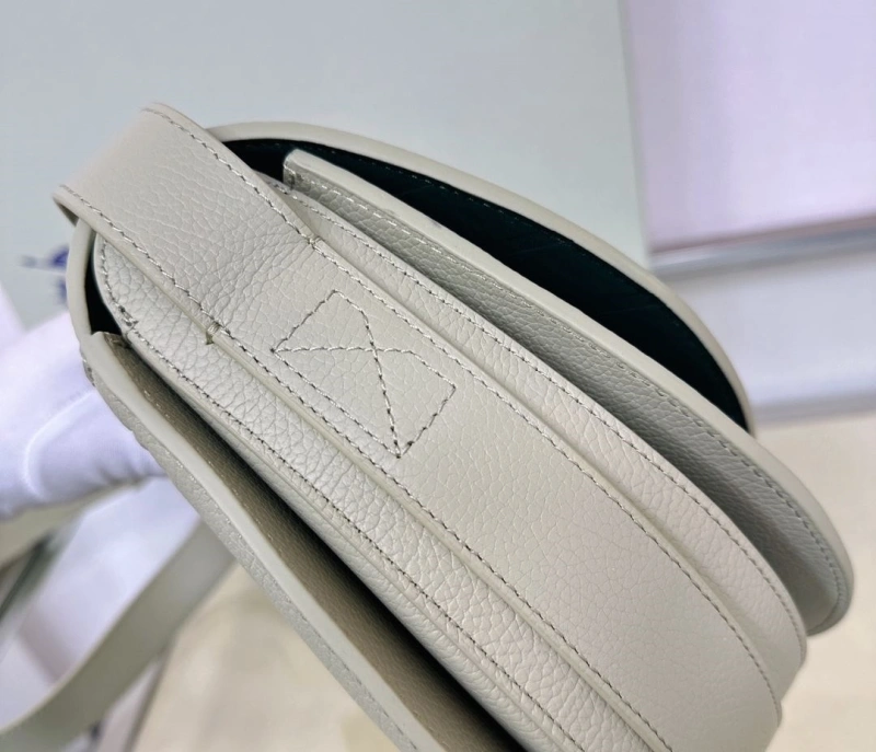 Bv*b*rry satchel bags 4211d-0218