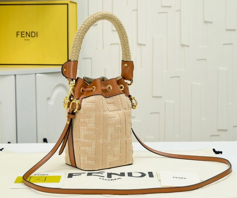 F**di bucket bags 4220-0033