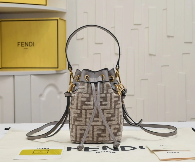 F**di bucket bags 4220-0235
