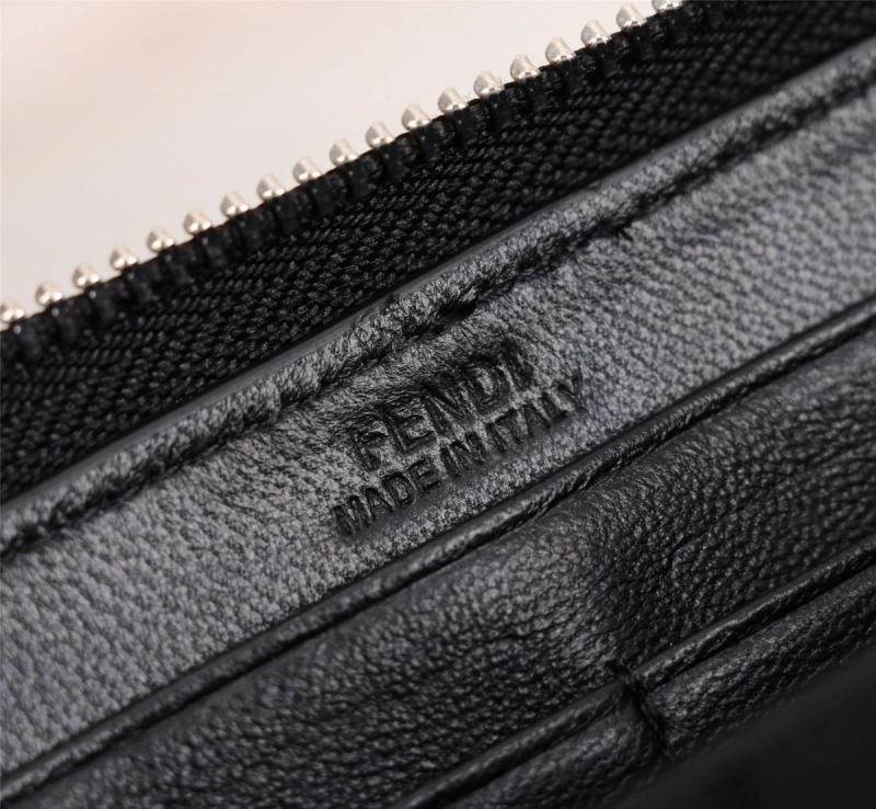 F**di wallets 4220a-0081