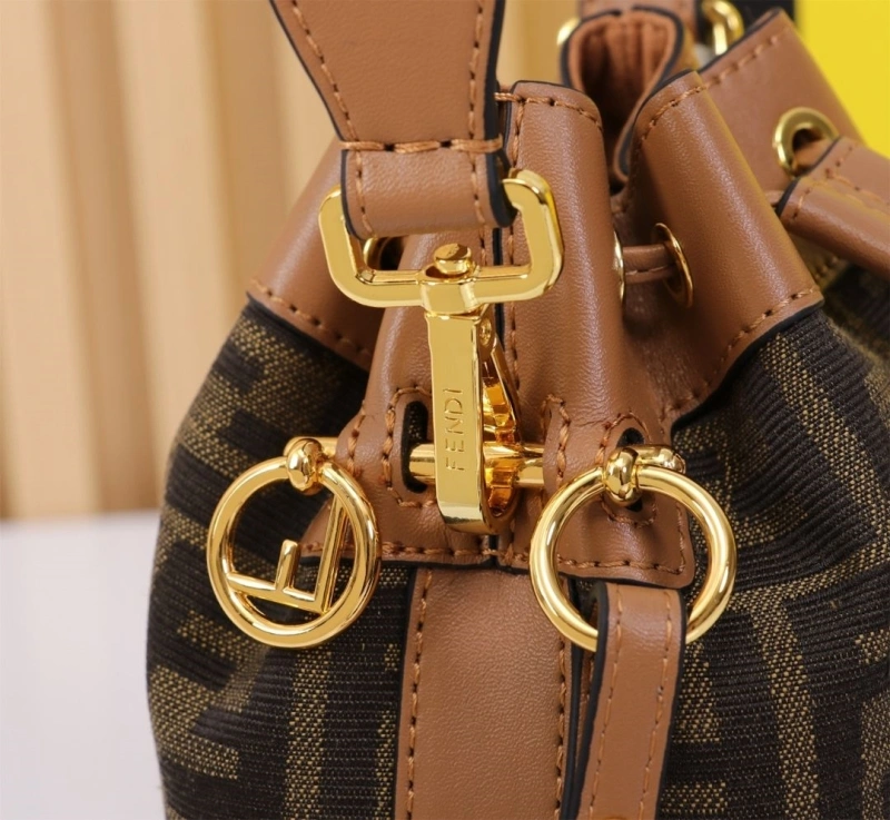 F**di bucket bags 4220a-0220