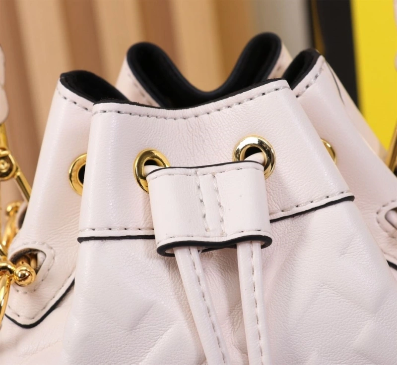 F**di bucket bags 4220a-0224