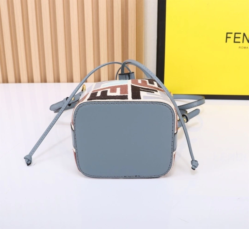 F**di bucket bags 4220a-0228