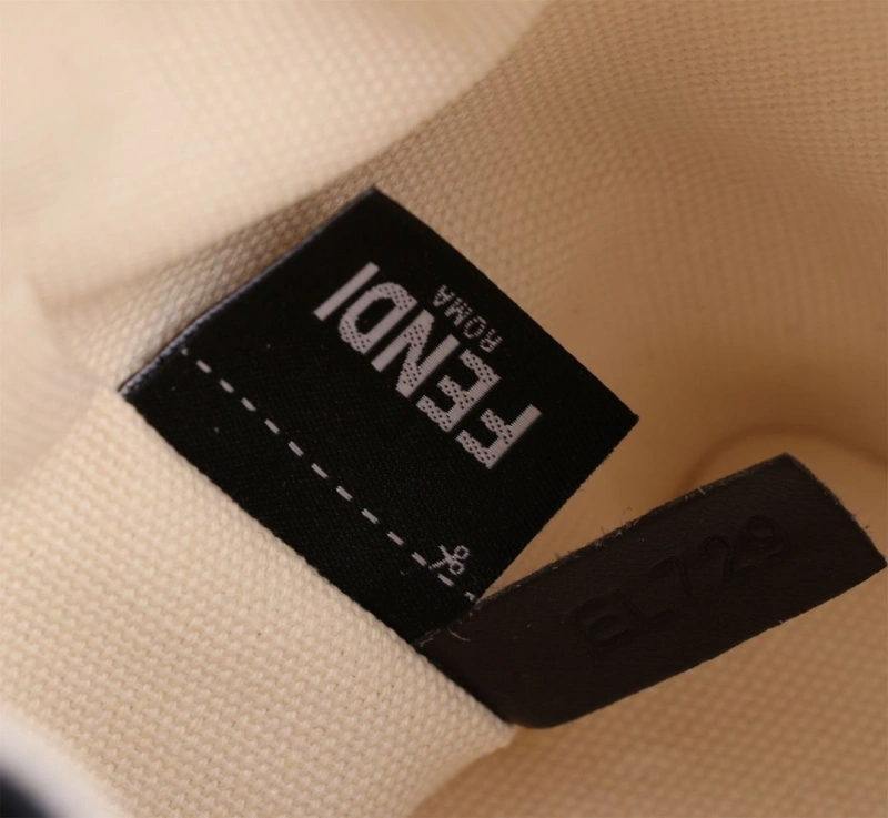 F**di bucket bags 4220a-0228
