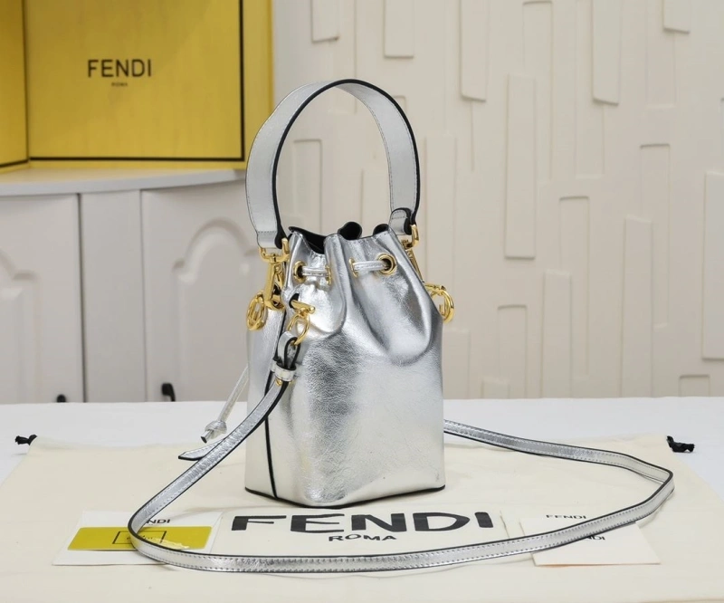 F**di bucket bags 4220a-0246