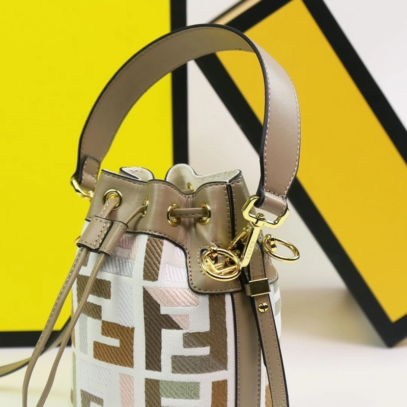 F**di bucket bags 4220a-0320