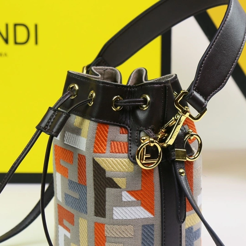 F**di bucket bags 4220a-0321