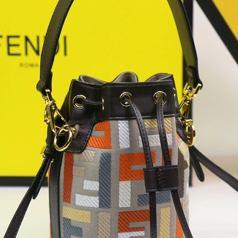 F**di bucket bags 4220a-0321