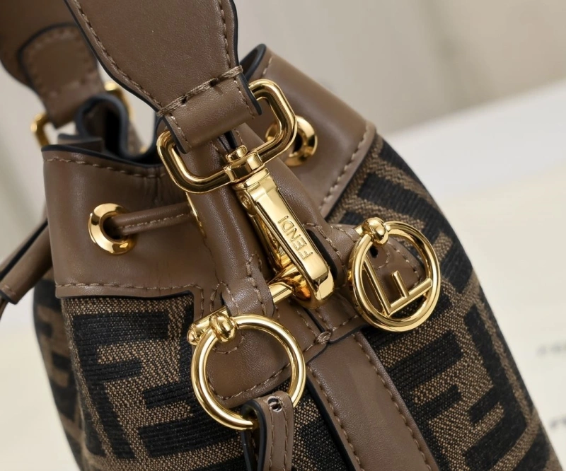 F**di bucket bags 4220a-0521