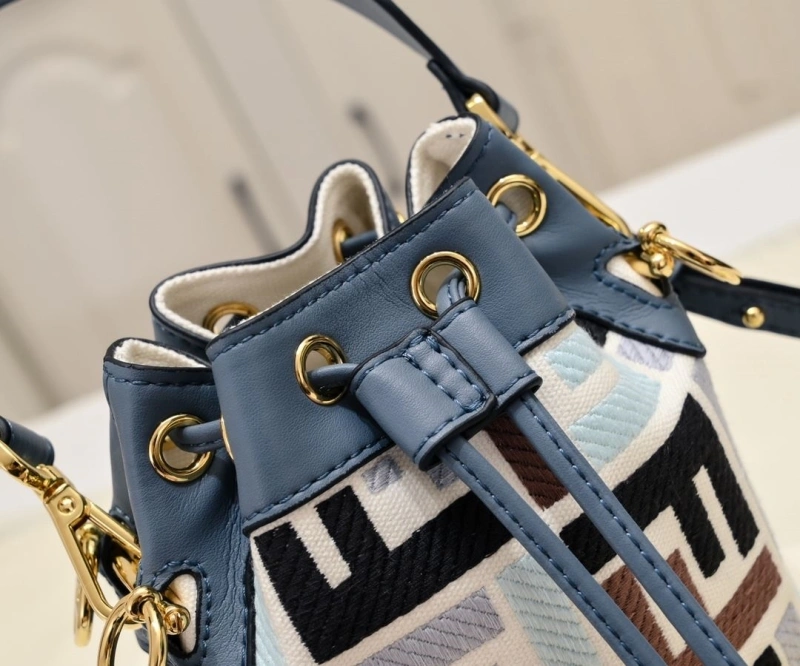 F**di bucket bags 4220a-0522