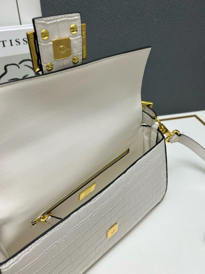 F**di baguette bags 4220d-0010