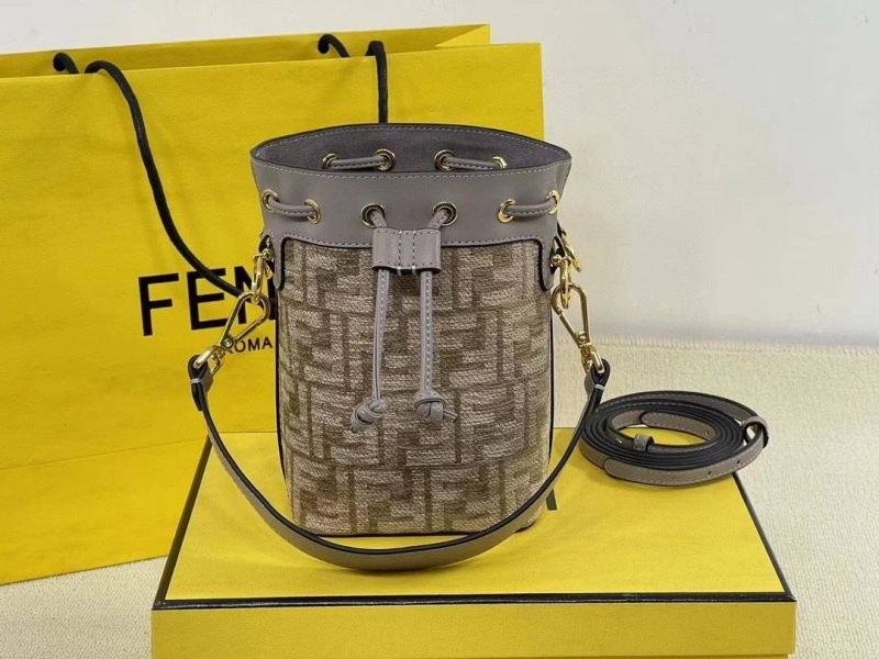 F**di bucket bags 4220d-0013