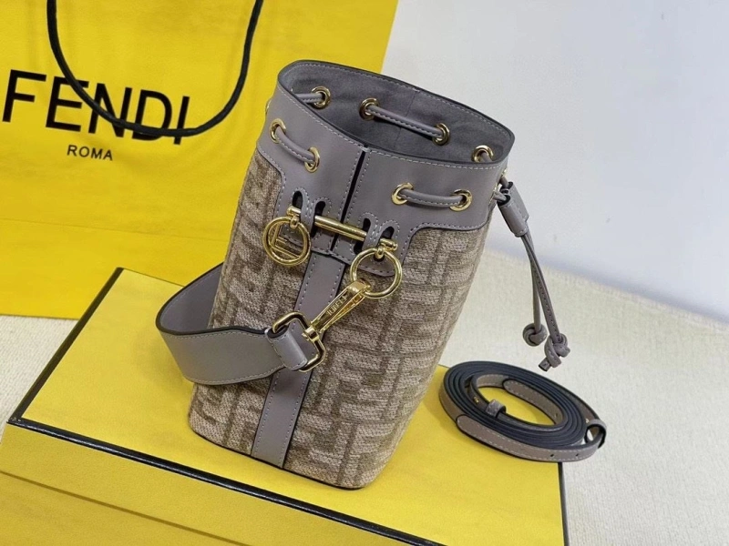 F**di bucket bags 4220d-0013