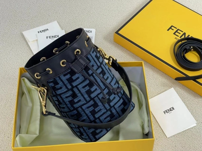 F**di bucket bags 4220d-0014