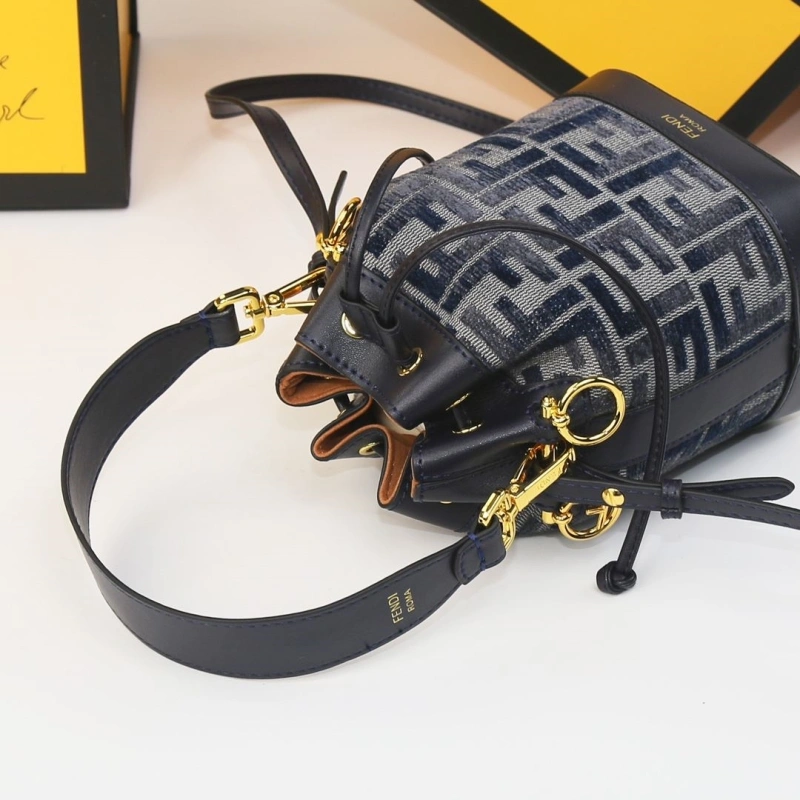 F**di bucket bags 4220d-0556