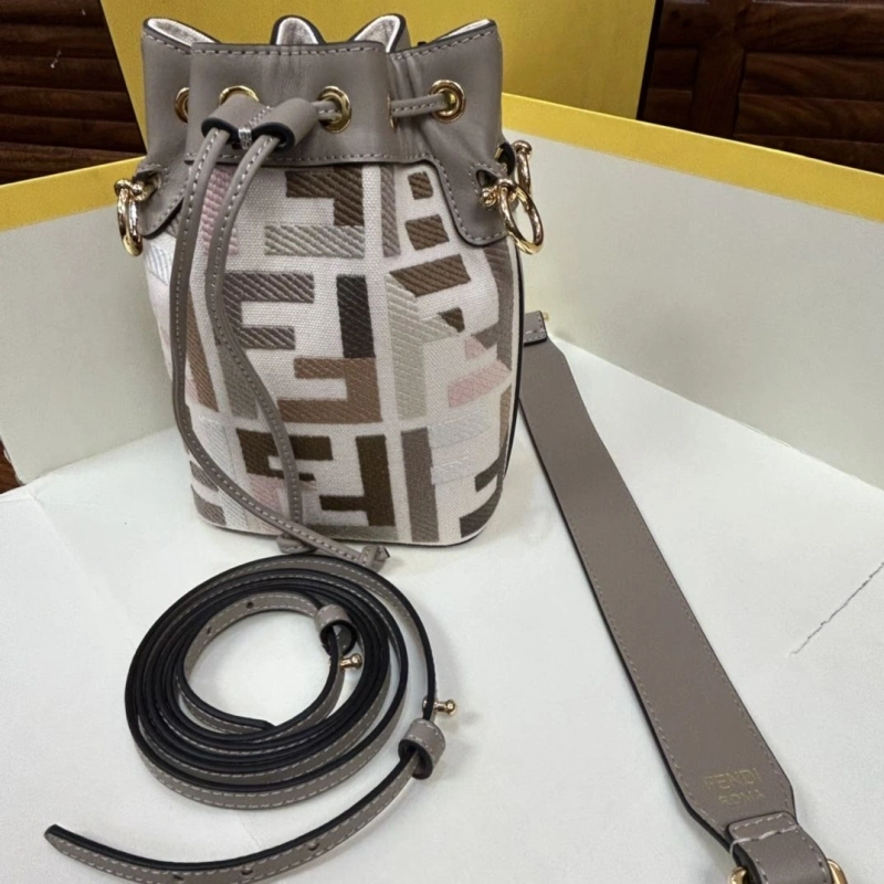 F**di bucket bags 4222c-0139
