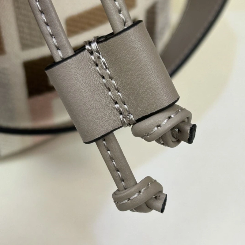 F**di bucket bags 4222c-0139