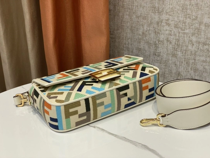 F**di baguette bags 4222c-0140