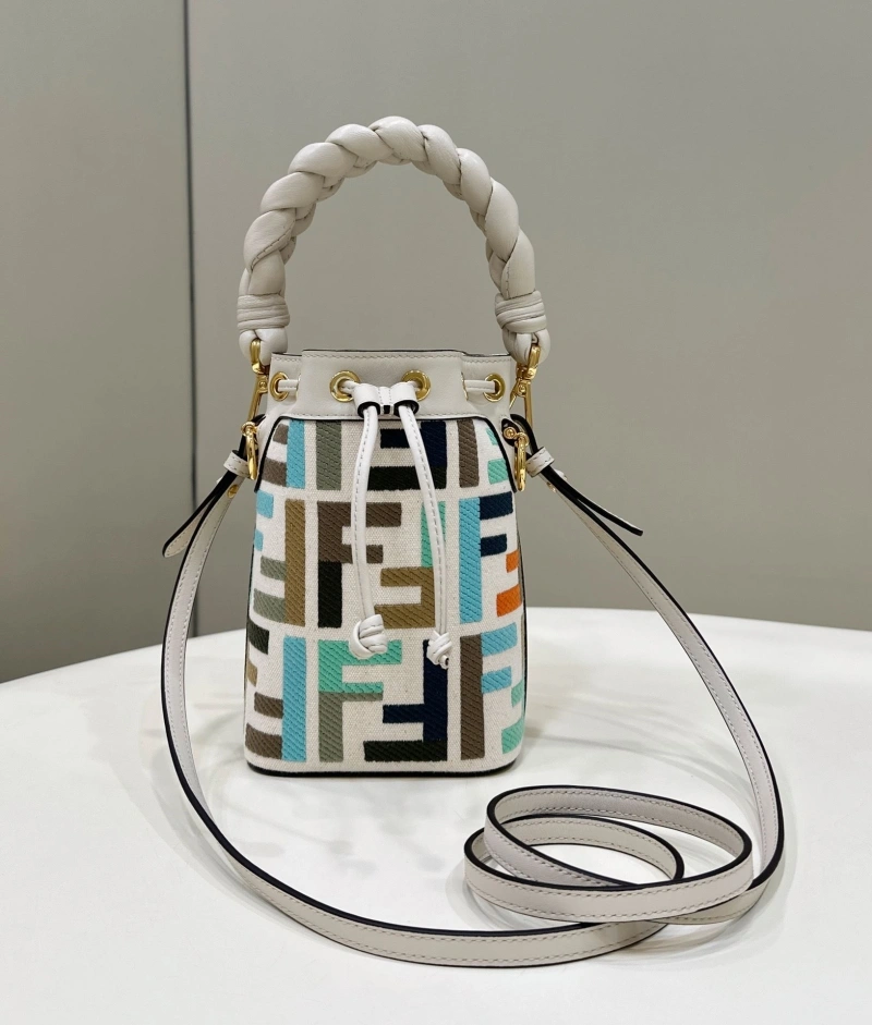 F**di bucket bags 4222c-0152