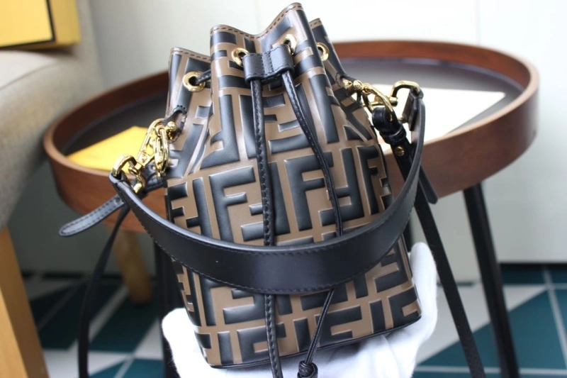 F**di bucket bags 4222c-0169