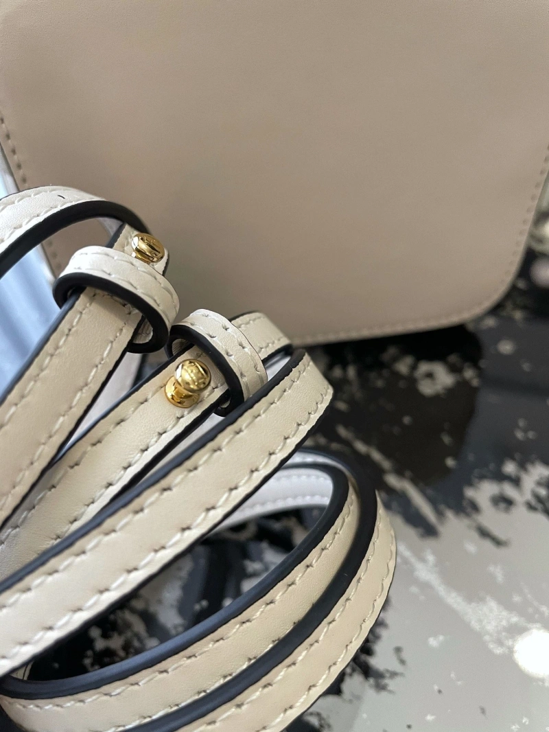 F**di bucket bags 4222c-0171