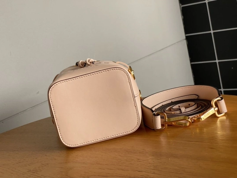 F**di bucket bags 4222c-0176