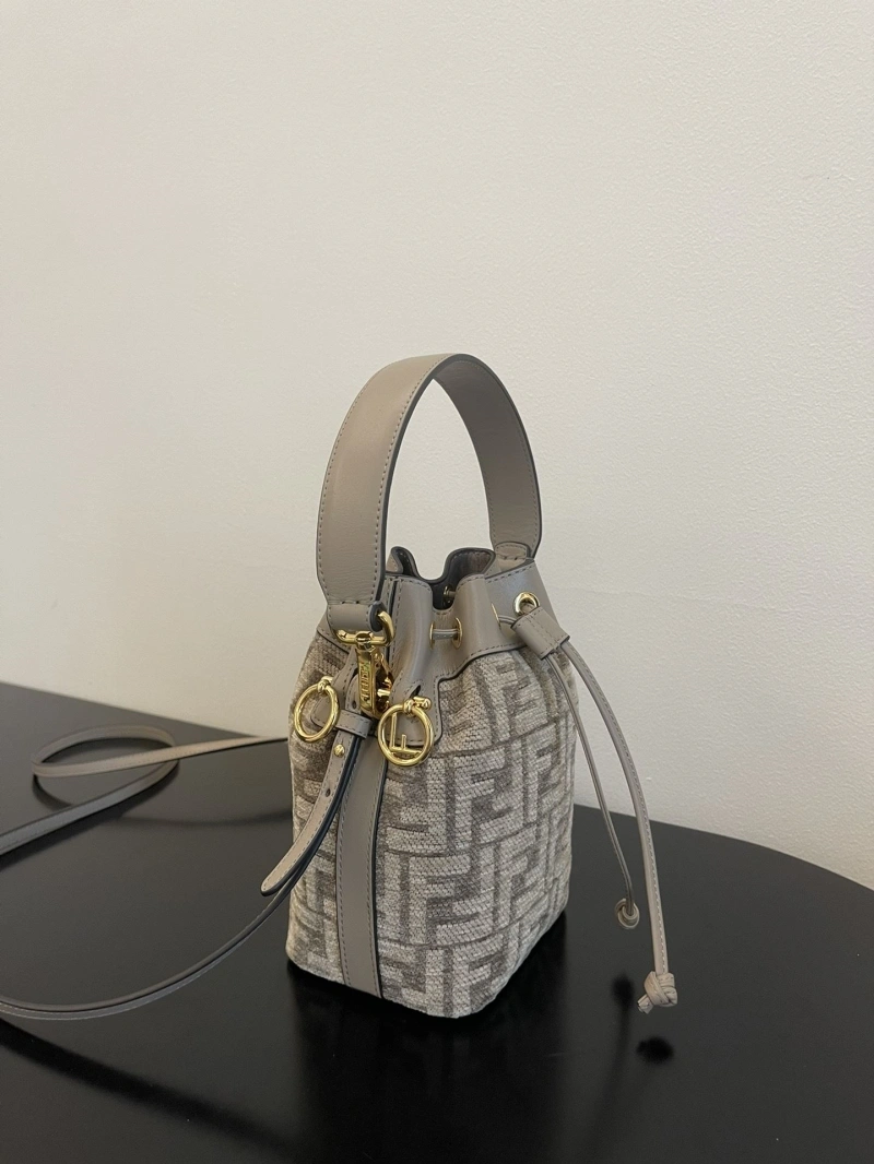 F**di bucket bags 4222c-0268