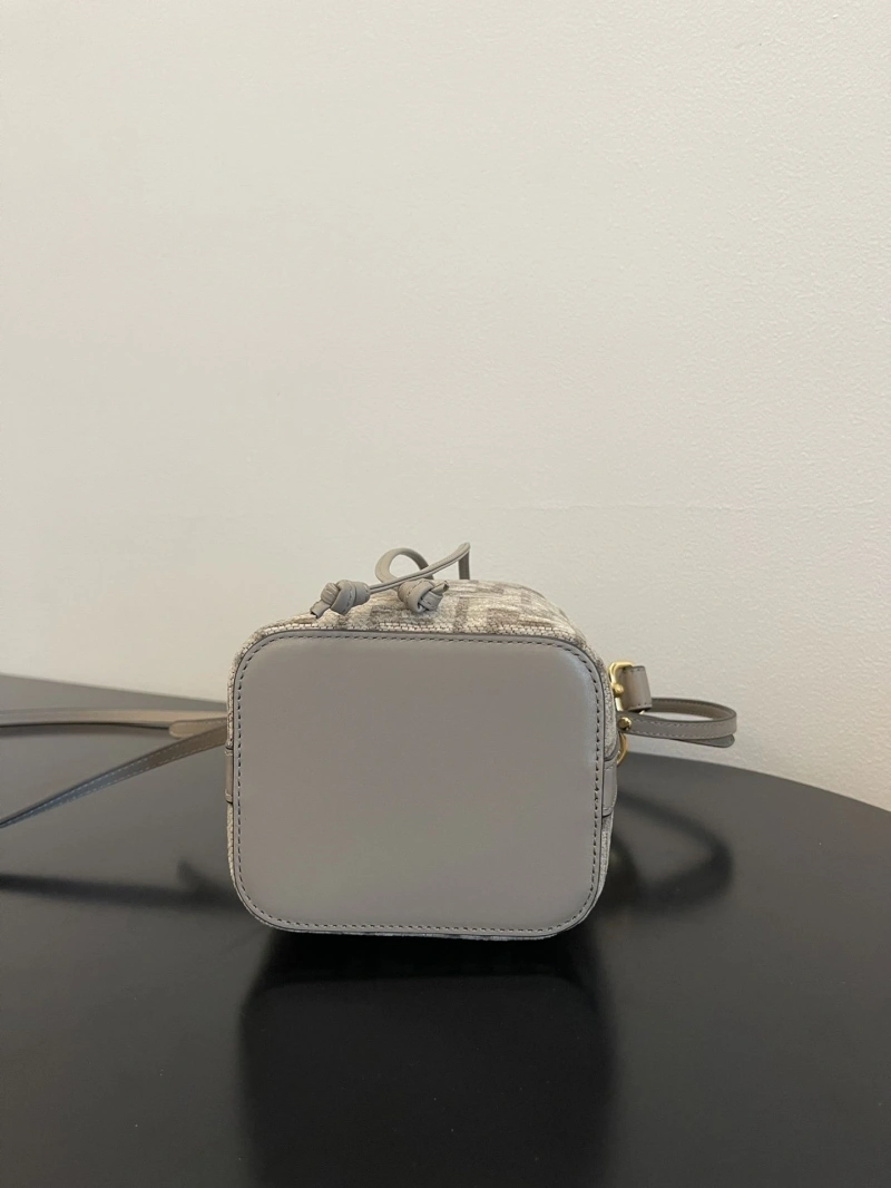F**di bucket bags 4222c-0268