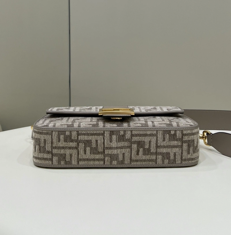F**di baguette bags 4222c-0272