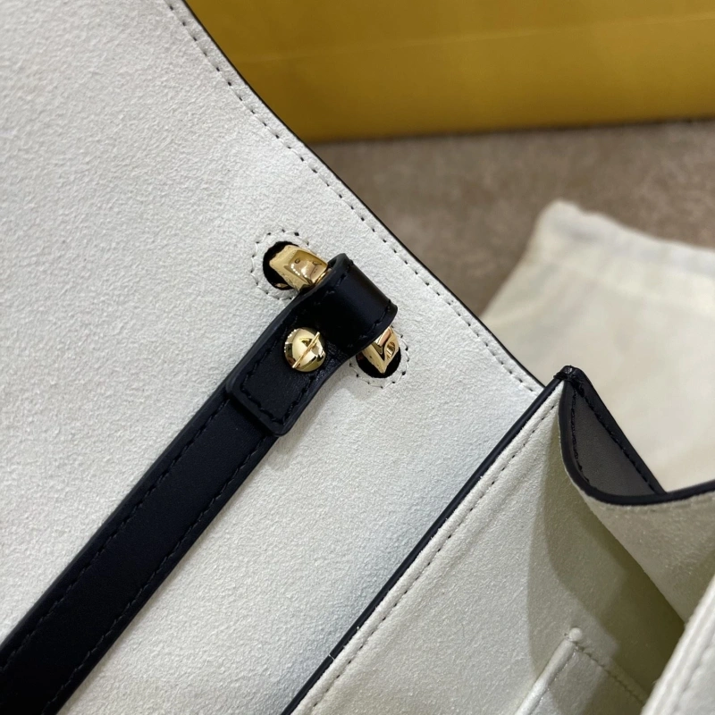 F**di baguette bags 4222c-0278
