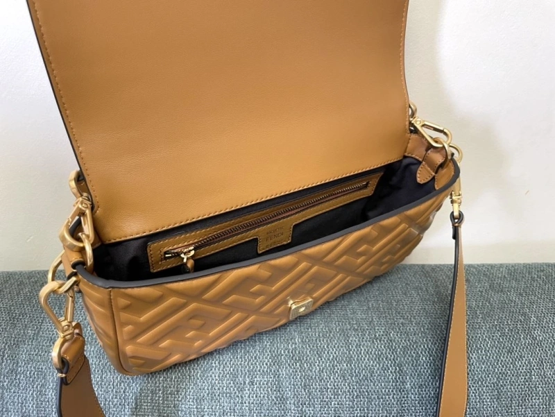 F**di baguette bags 4222c-0284