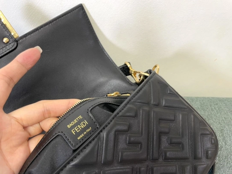 F**di baguette bags 4222c-0285