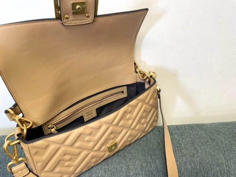 F**di baguette bags 4222c-0287