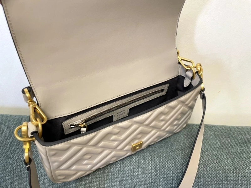 F**di baguette bags 4222c-0288
