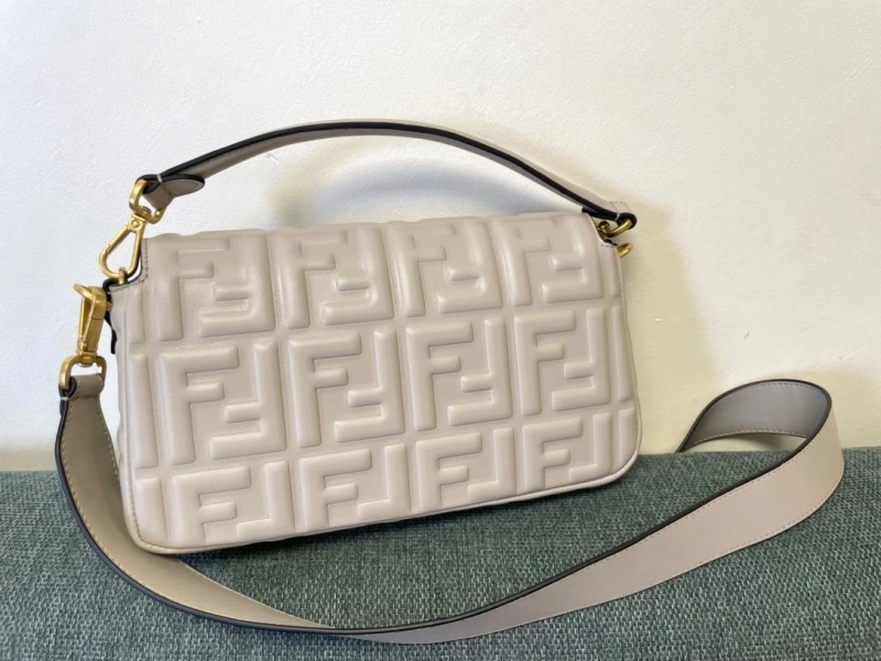 F**di baguette bags 4222c-0288