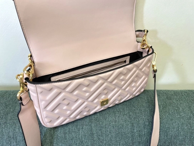 F**di baguette bags 4222c-0289